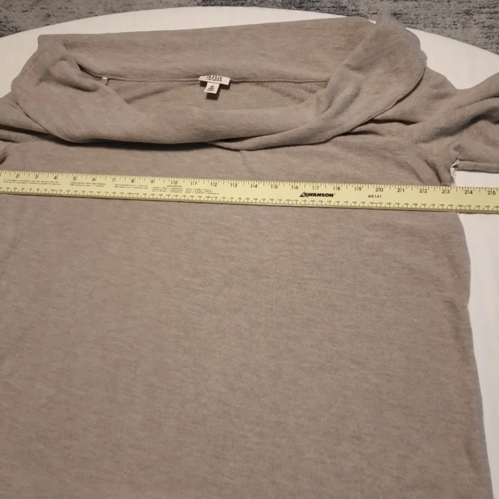Off-Shoulder Sweater - Picture 8 of 13